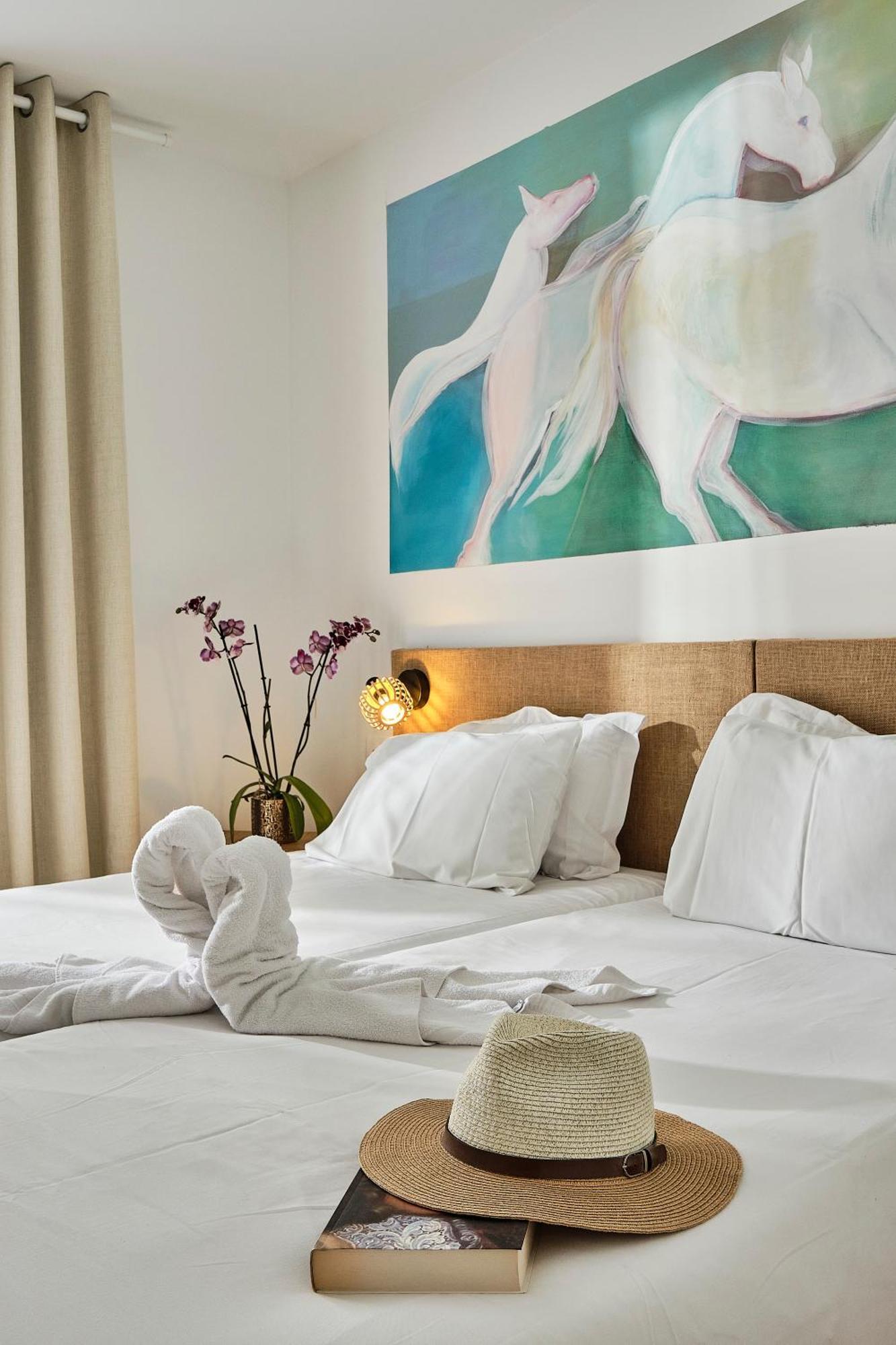 Artemia Aigues-Mortes - Hotel Avec Piscine Экстерьер фото