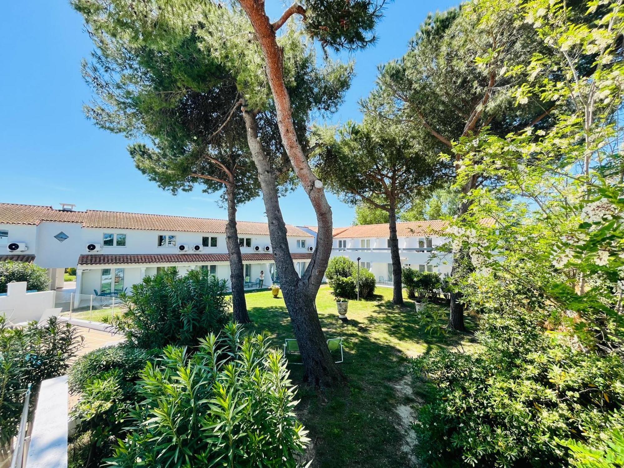 Artemia Aigues-Mortes - Hotel Avec Piscine Экстерьер фото