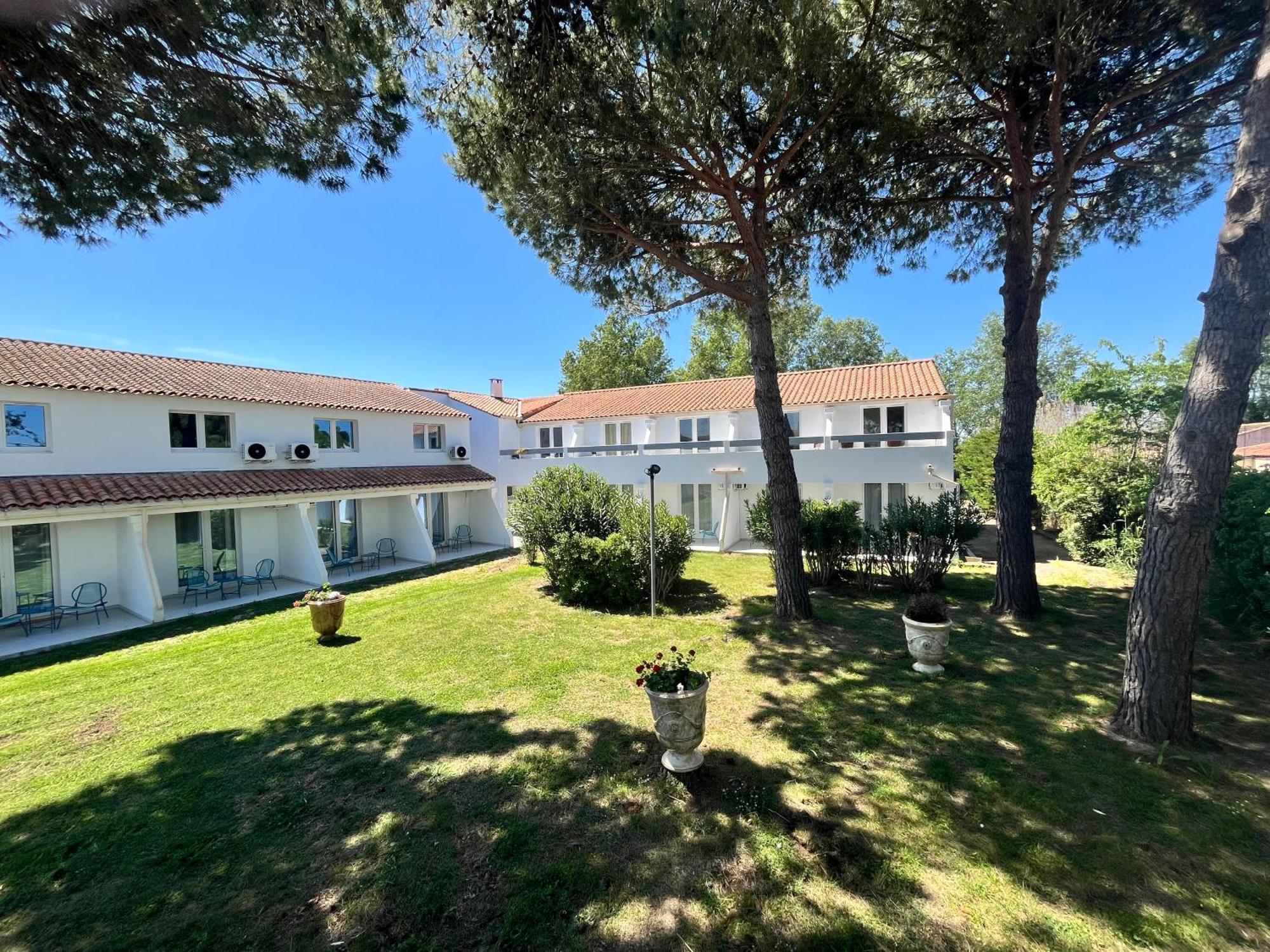 Artemia Aigues-Mortes - Hotel Avec Piscine Экстерьер фото