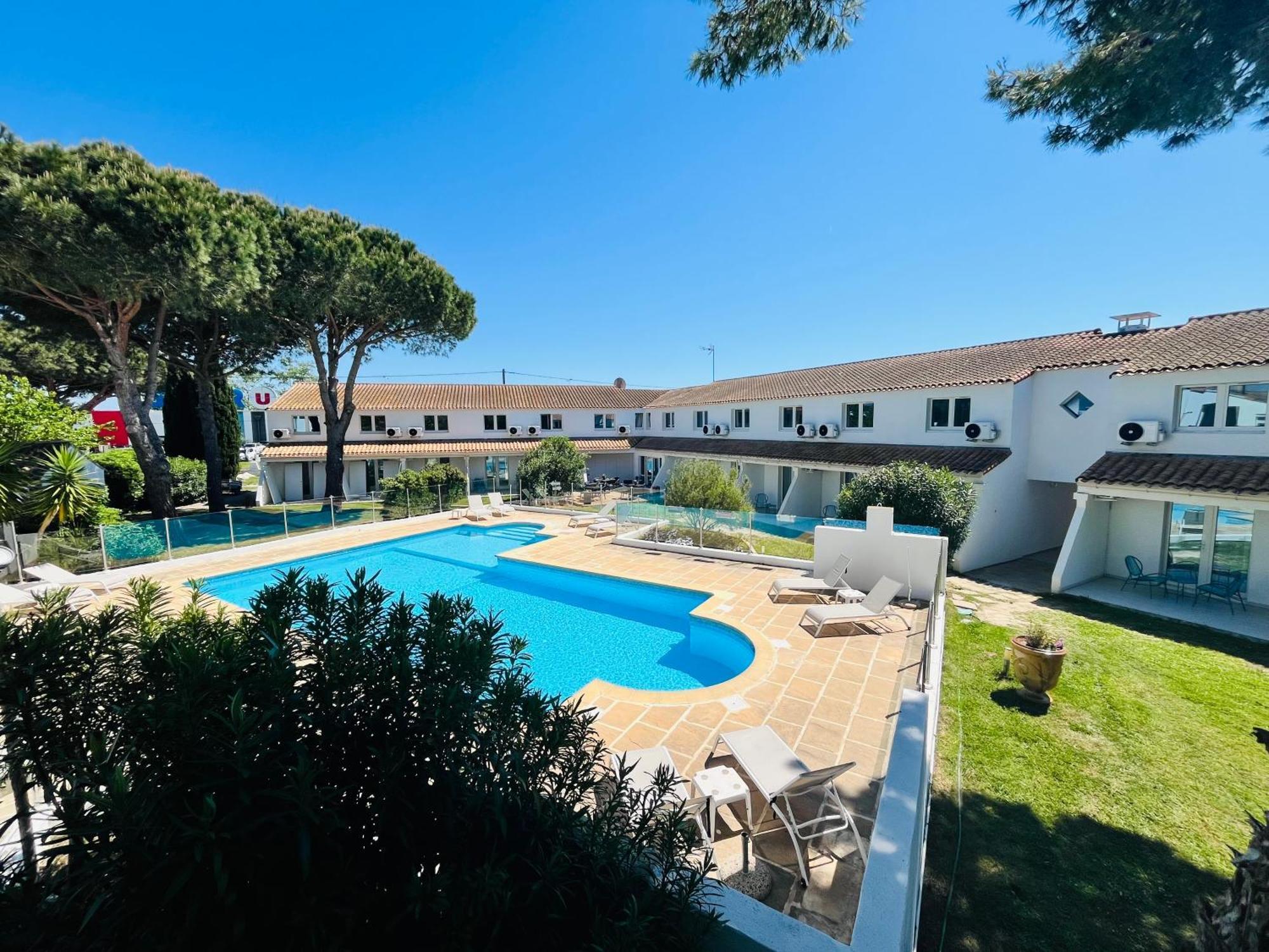 Artemia Aigues-Mortes - Hotel Avec Piscine Экстерьер фото