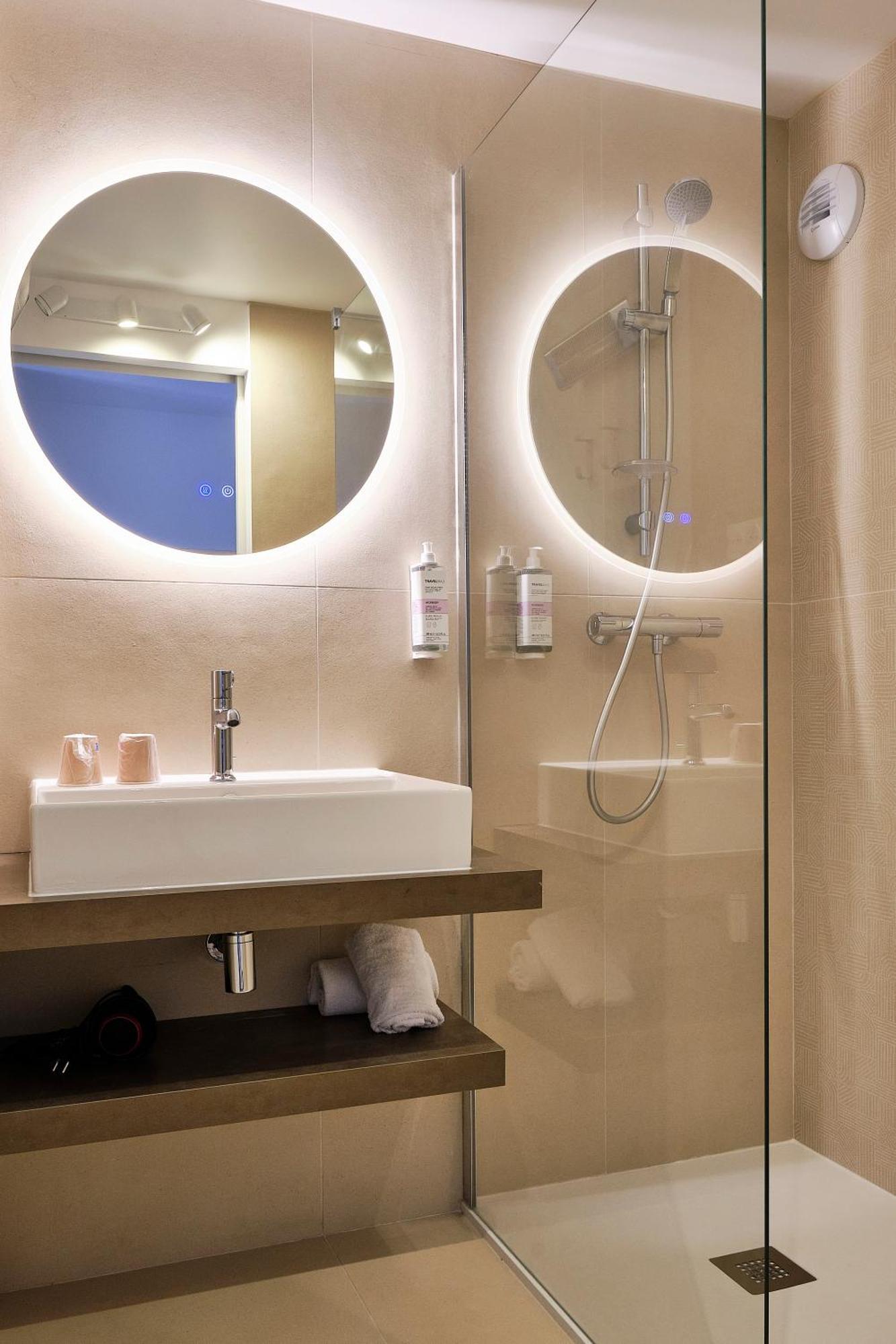 Artemia Aigues-Mortes - Hotel Avec Piscine Экстерьер фото