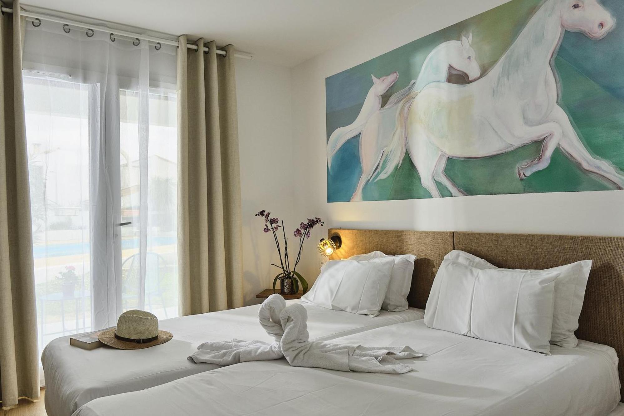 Artemia Aigues-Mortes - Hotel Avec Piscine Экстерьер фото