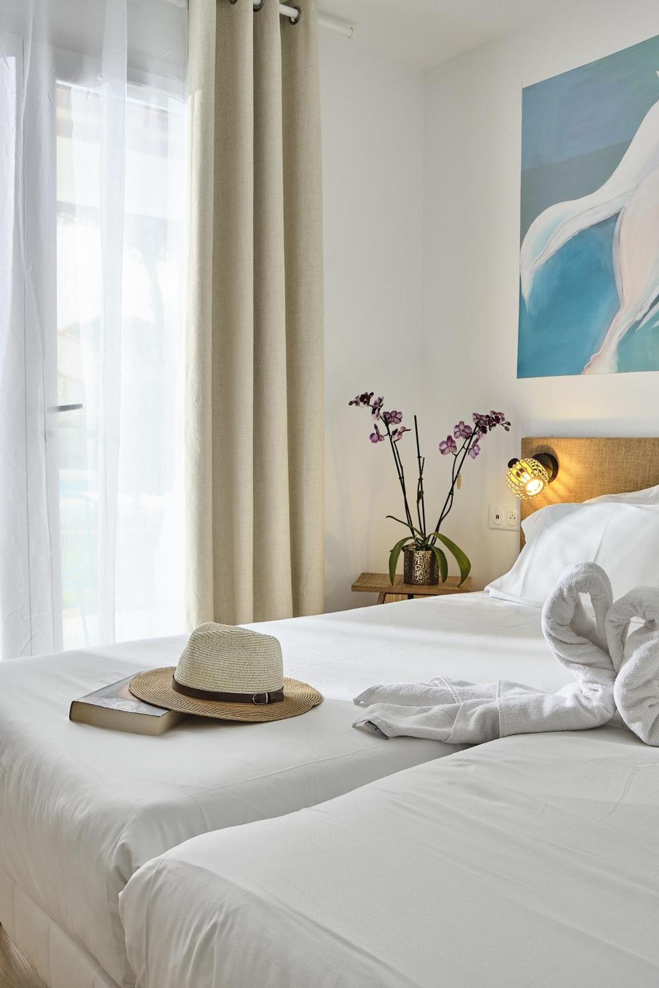 Artemia Aigues-Mortes - Hotel Avec Piscine Экстерьер фото