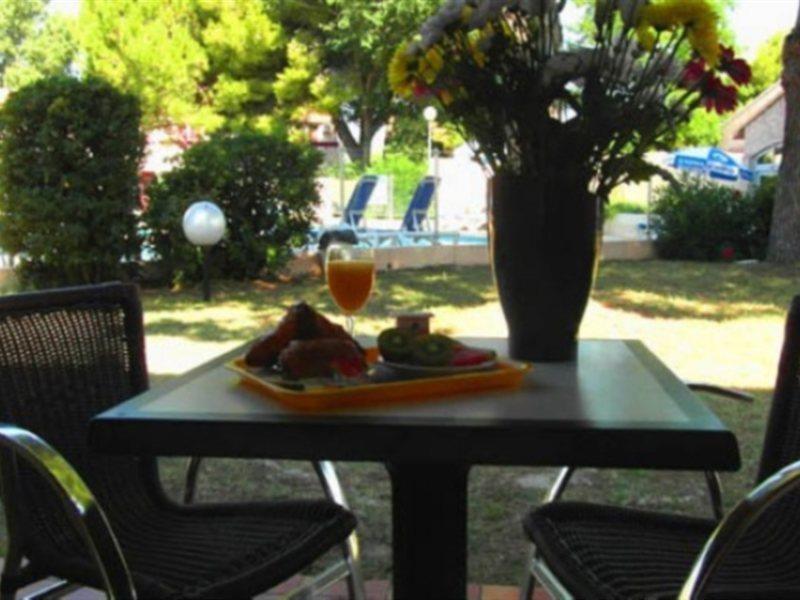 Artemia Aigues-Mortes - Hotel Avec Piscine Экстерьер фото
