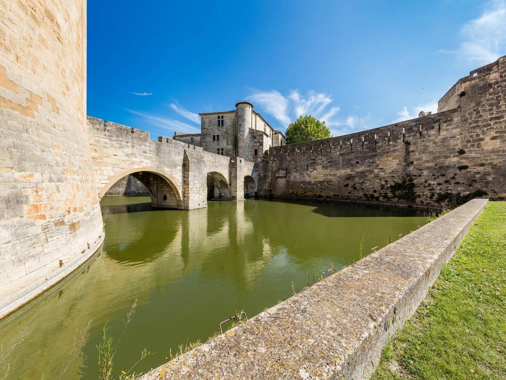 Artemia Aigues-Mortes - Hotel Avec Piscine Экстерьер фото